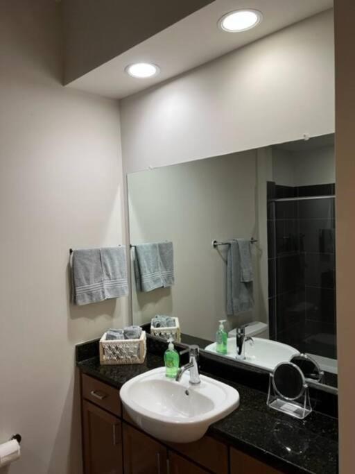 Townhouse In Uptown King Bed-wi-fi-free Parking-pool Apartamento *