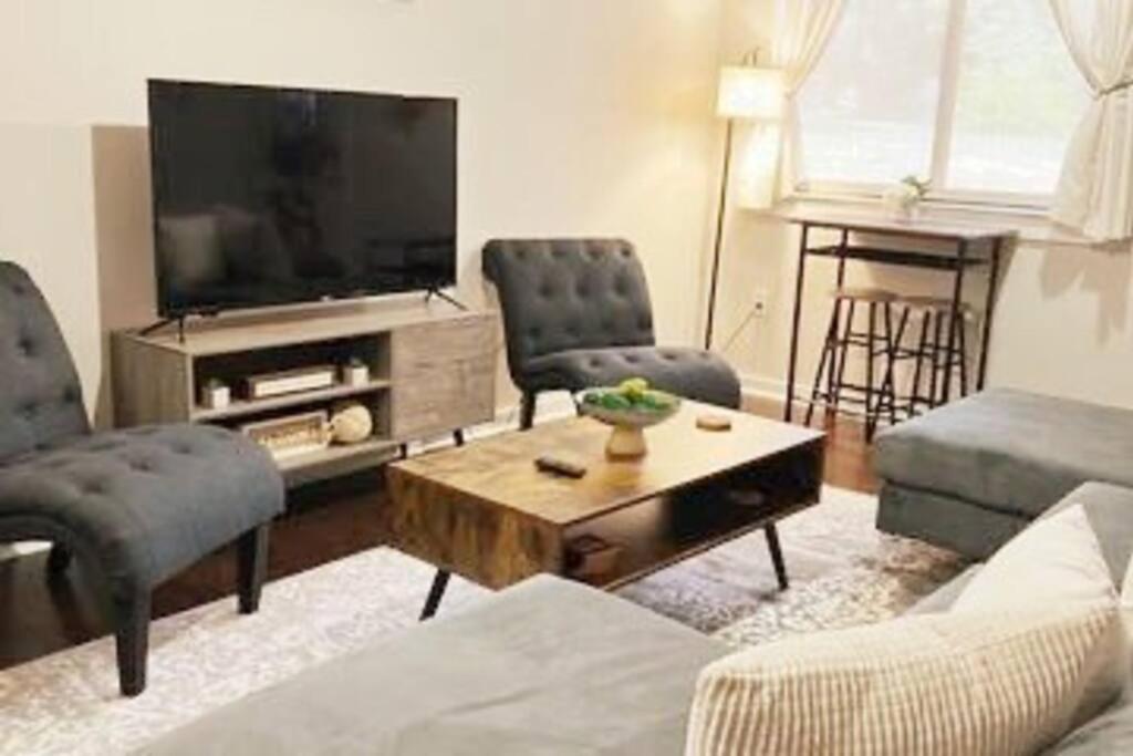 Apartamento Townhouse In Uptown King Bed-wi-fi-free Parking-pool