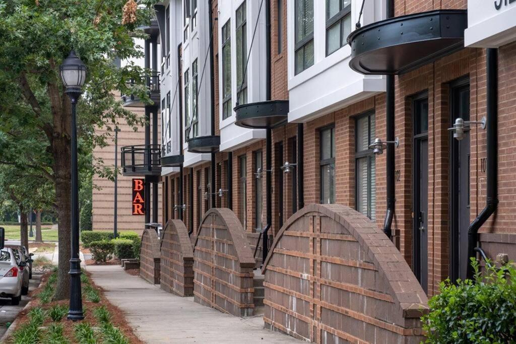 Apartamento Townhouse In Uptown King Bed-wi-fi-free Parking-pool *