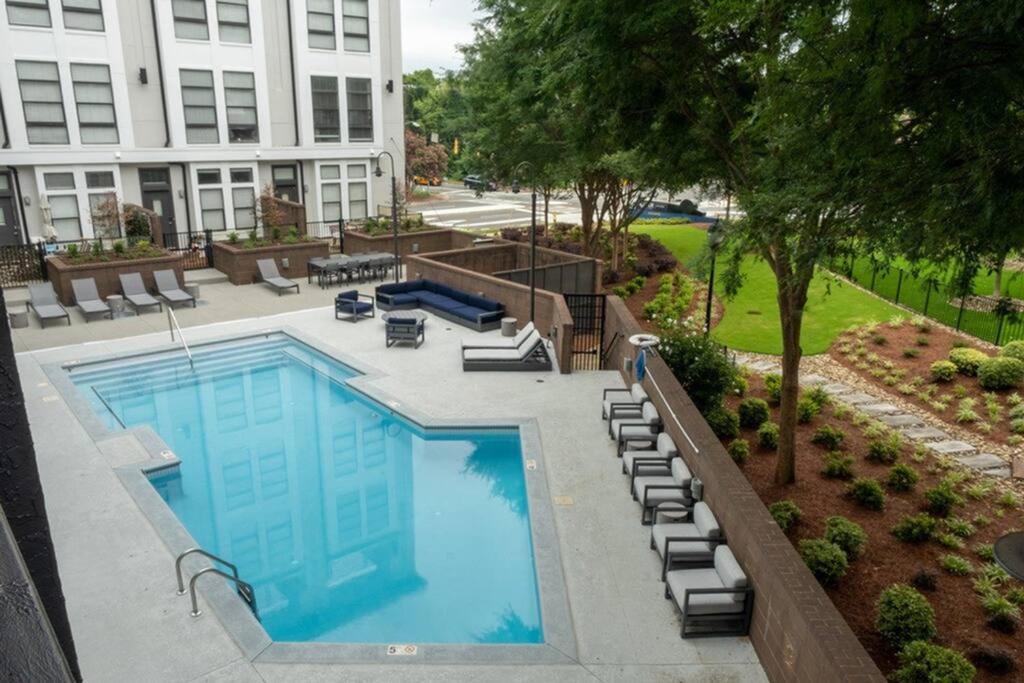 Townhouse In Uptown King Bed-wi-fi-free Parking-pool Apartamento